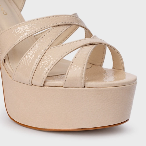 Sandália Plataforma Tiras Cruzadas Couro Verniz Off White Cotton