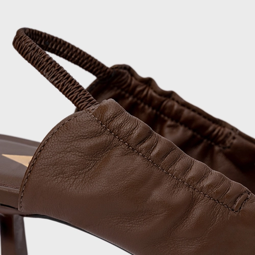 Scarpin Slingback Drape Salto Fino Couro Marrom Brownie