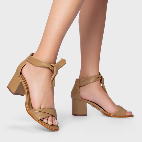Sandália Puffy Lace Salto Bloco Médio Couro Bege Almond