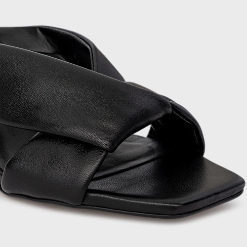 Open Mule Tiras Puffy Salto Fino Couro Preto