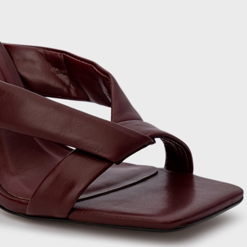 Sandália Tiras Puffy Salto Fino Couro Vinho Mahogany