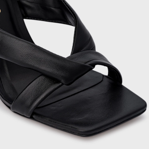 Sandália Tiras Puffy Salto Fino Couro Preto