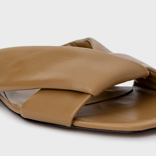 Flat Tiras Puffy Couro Bege Almond