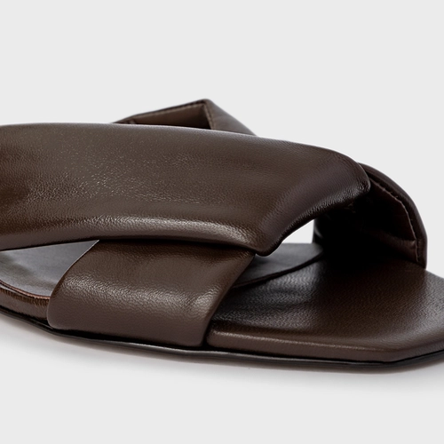 Flat Tiras Puffy Couro Marrom Dark Brown