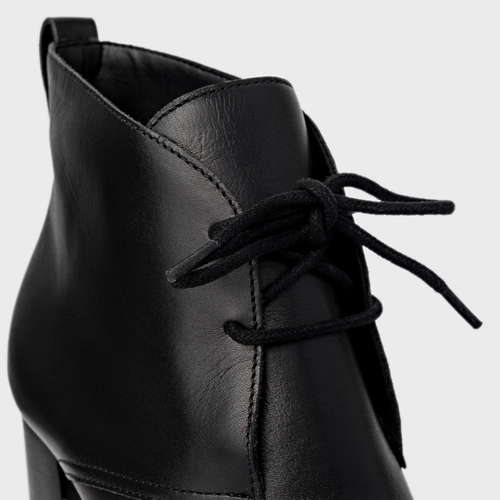 Bota Edgy Amarração Salto Bloco Couro Preto