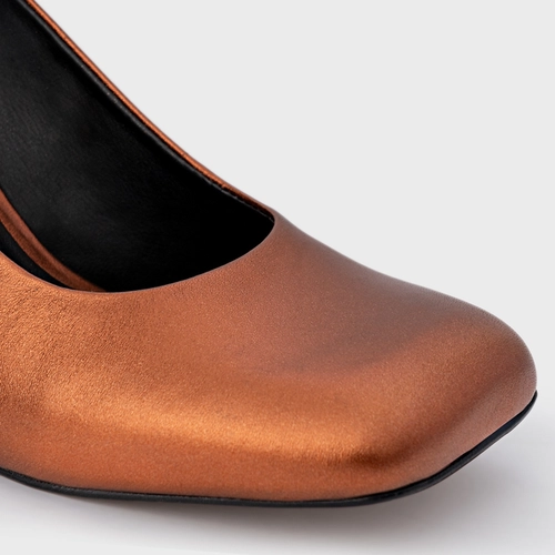 Scarpin Slingback Blown Salto Fino Couro Metalizado Maroon