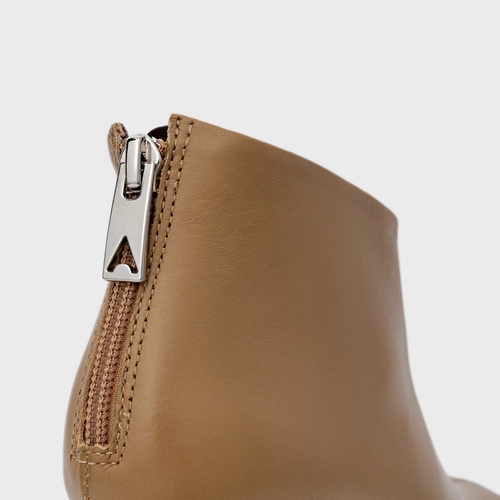 Bota Blown Salto Fino Couro Bege Almond