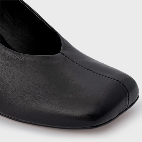 Scarpin Blown Salto Fino Couro Preto