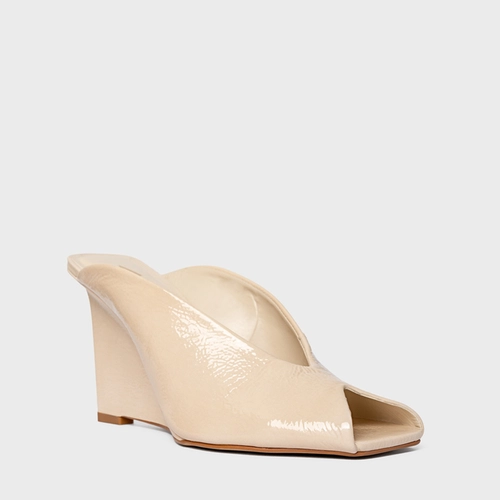 Mule Recortes Salto Anabela Couro Verniz Off White Cotton