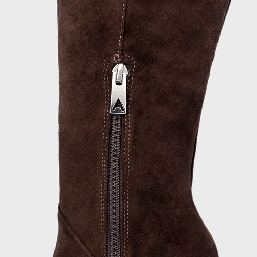 Bota Bico Alongado Cano Alto Couro Suede Marrom Ganache