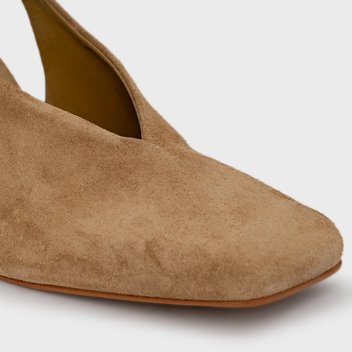 Scarpin Slingback Essential Salto Bloco Couro Suede Bege Almond