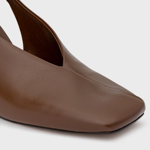 Scarpin Slingback Essential Salto Bloco Couro Marrom Brownie