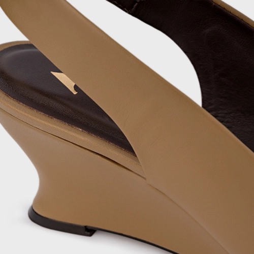 Scarpin Anabela Slim Couro Bege Almond