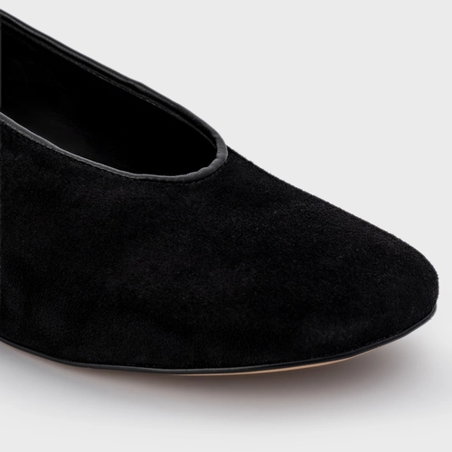 Scarpin Salto Oval Couro Suede Preto