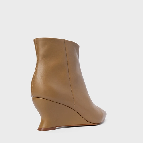 Bota Basic Anabela Slim Couro Bege Almond