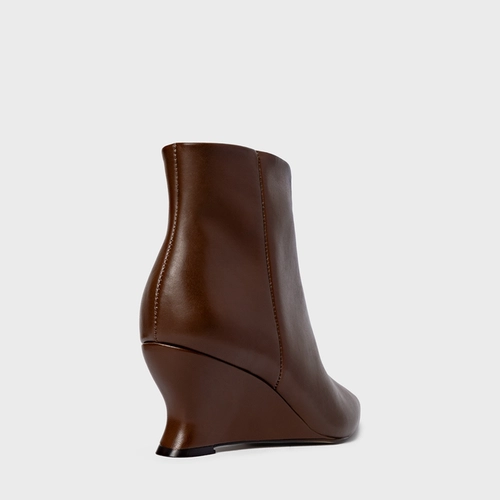 Bota Basic Anabela Slim Couro Marrom Brownie