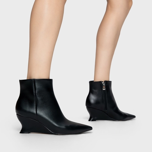 Bota Basic Anabela Slim Couro Preto