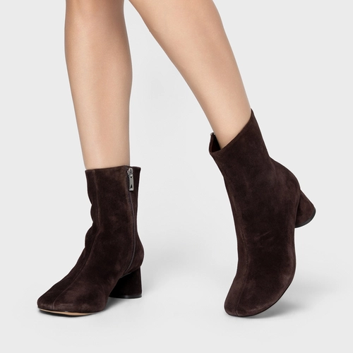 Bota Salto Oval Couro Suede Marrom Ganache