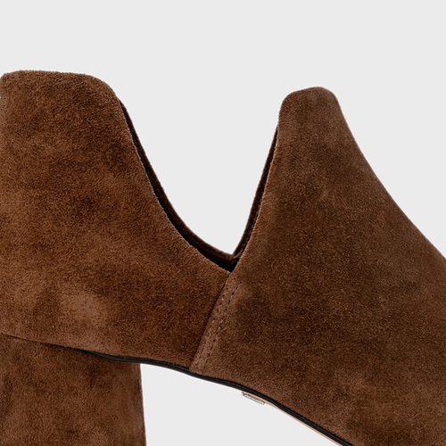 Bota Recorte Salto Oval Couro Suede Marrom Brownie