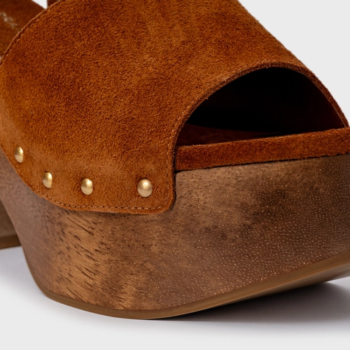 Sandália Plataforma Wood Studs Couro Suede Marrom Ferrugem