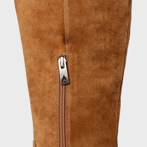 Bota Timeless Cano Alto Couro Suede Marrom Saddle