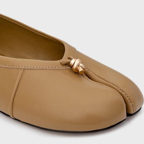 Sapatilha Tabi Couro Bege Almond