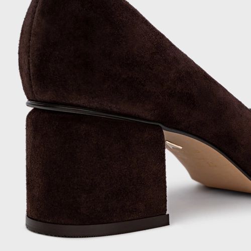 Scarpin Serena Salto Bloco Couro Suede Marrom Ganache