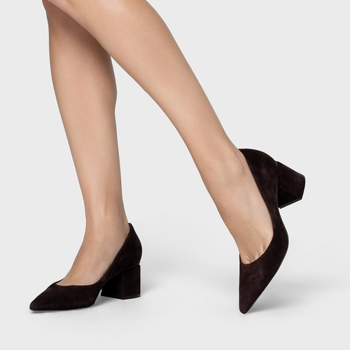 Scarpin Serena Salto Bloco Couro Suede Marrom Ganache