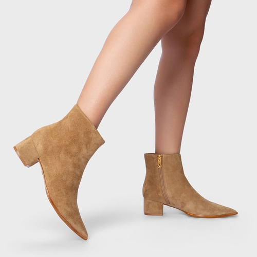 Bota Classic Bico Fino Salto Bloco Couro Suede Bege Almond