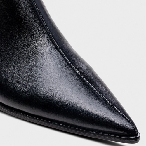 Bota Classic Bico Fino Salto Bloco Couro Preto