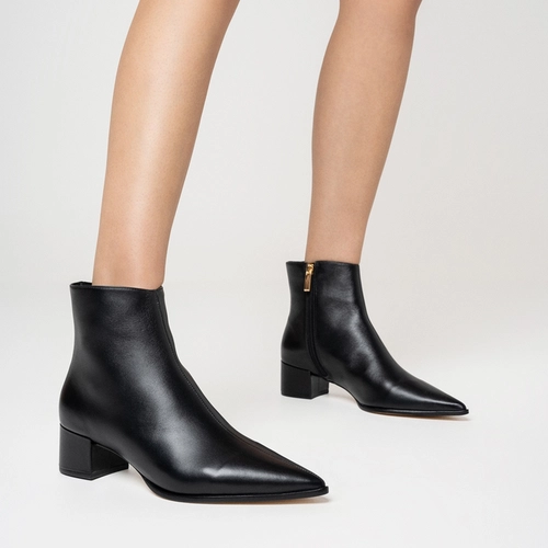 Bota Classic Bico Fino Salto Bloco Couro Preto