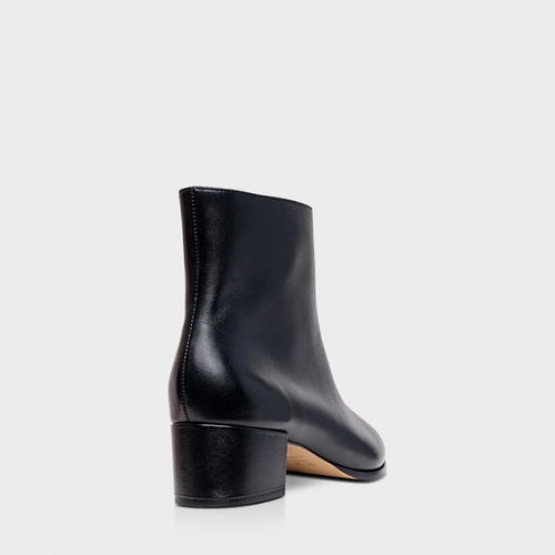 Bota Classic Bico Fino Salto Bloco Couro Preto