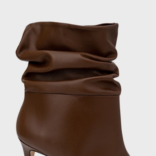 Bota Slouchy Salto Fino Couro Marrom Brownie