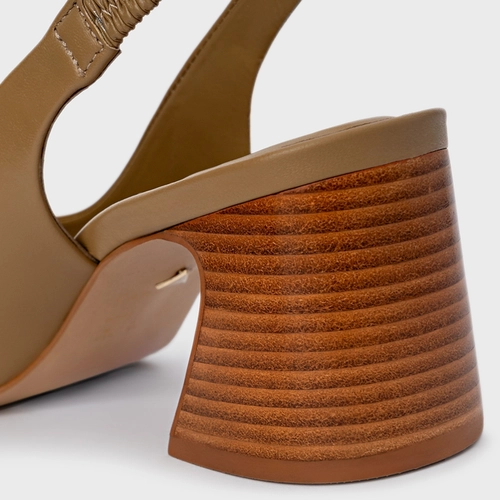 Scarpin Slingback Blanca Salto Wave Couro Bege Almond