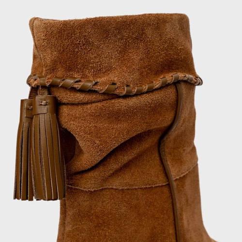 Bota Slouchy Franjas Salto Fino Couro Suede Marrom Saddle