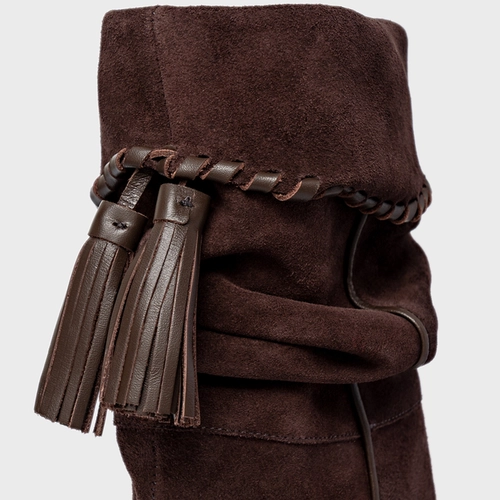 Bota Slouchy Franjas Salto Fino Couro Suede Marrom Ganache