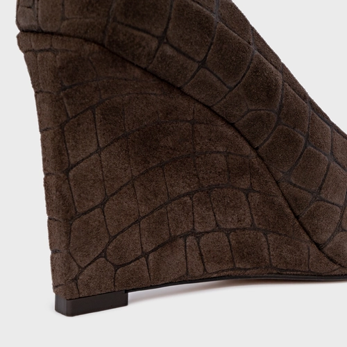 Scarpin Anabela Couro Croco Suede Marrom Dark Brown