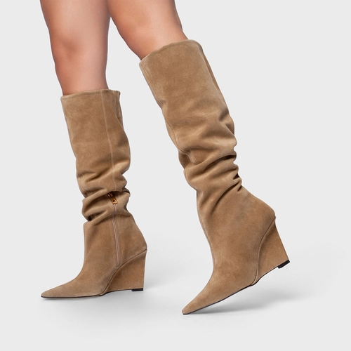 Bota Anabela Cano Alto Couro Suede Bege Almond