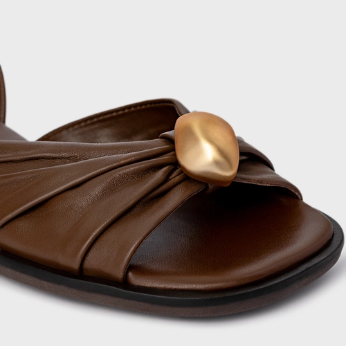 Sandália Flat Gold Ball Couro Marrom Brownie