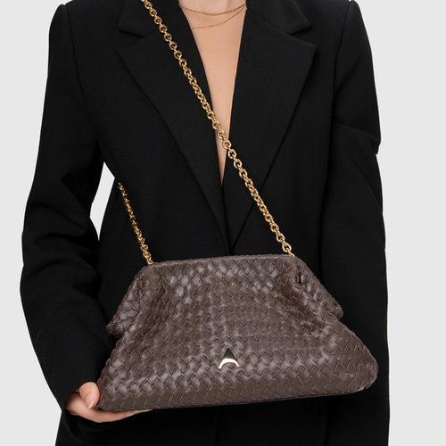 Bolsa Clutch Tressê Dominique Média Couro Marrom Dark Brown