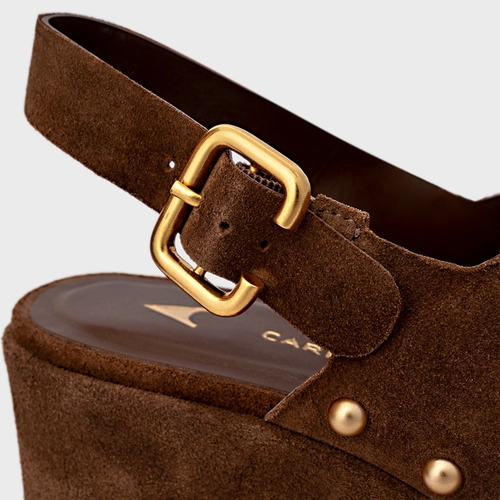 Sandália Statement Studs Maxi Anabela Couro Suede Marrom Brownie