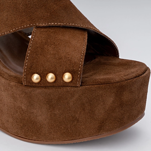 Sandália Tiras Statements Studs Maxi Anabela Marrom Brownie