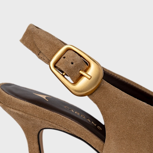 Scarpin Slingback Buckle Salto Fino Couro Suede Bege Almond