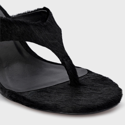 Open Mule Thong Timeless Salto Fino Pelo Preto