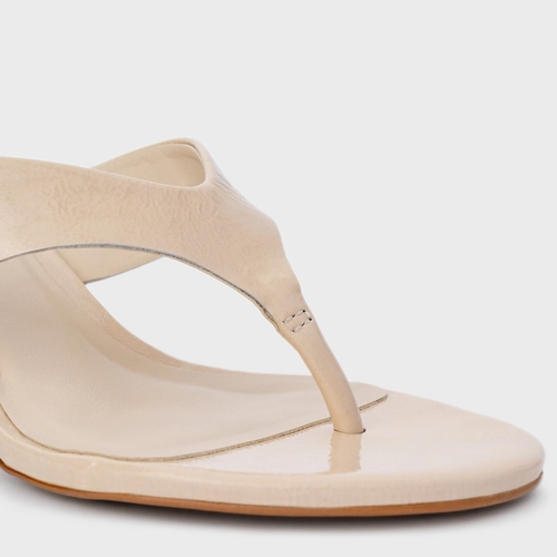 Open Mule Thong Timeless Salto Fino Couro Verniz Off White Cotton