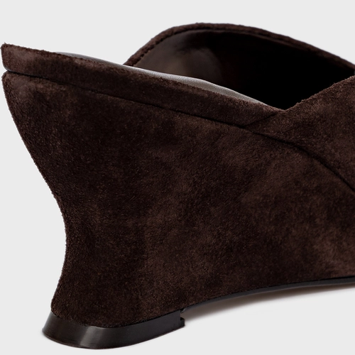 Mule Bico Fino Anabela Slim Couro Suede Marrom Ganache