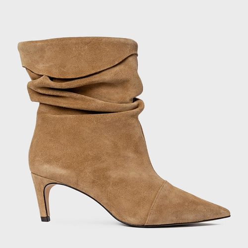 Bota Slouchy Timeless Salto Fino Couro Suede Bege Almond