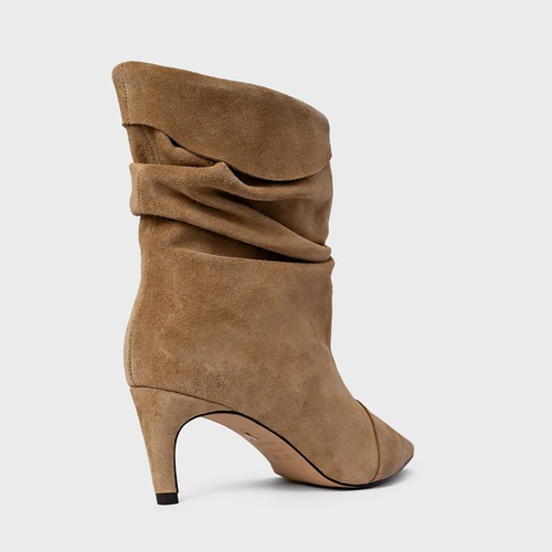Bota Slouchy Timeless Salto Fino Couro Suede Bege Almond