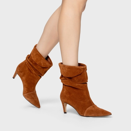 Bota Slouchy Timeless Salto Fino Couro Suede Marrom Ferrugem