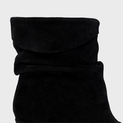Bota Slouchy Timeless Salto Fino Couro Suede Preto